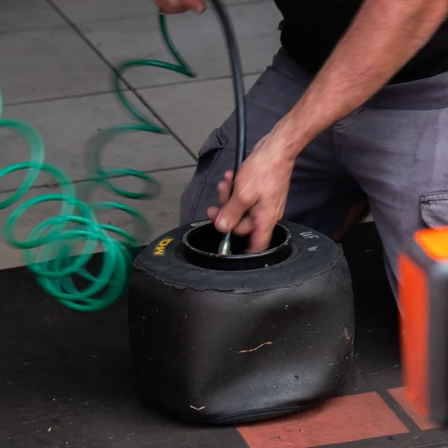¡🔧 Los pequeños detalles marcan la diferencia.Cada kart está listo para darte la mejor experiencia en pista.Motores ajustados, neumáticos a punto y adrenalina al 100%! 🏁🇬🇧 Los pequeños detalles marcan la diferencia.Cada kart está listo para darte la mejor experiencia en pista.¡Motores ajustados, neumáticos a punto y adrenalina al 100%! 🏁