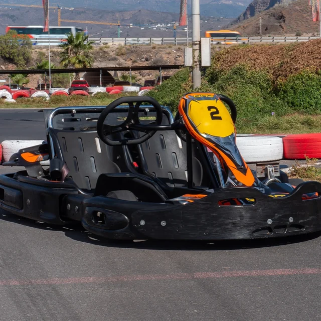 👨‍👦 Doble diversión, doble adrenalina.¿Quién será el copiloto en esta aventura a toda velocidad? 😎🏎️Vívelo en primera fila.🇬🇧 ¡Doble diversión, doble adrenalina! ¿Quién va de copiloto en esta aventura a toda velocidad? 😎🏎️Experience en primera fila.#KartingClubTenerife #DobleDiversión #KartingBiplaza #VelocidadParaDos