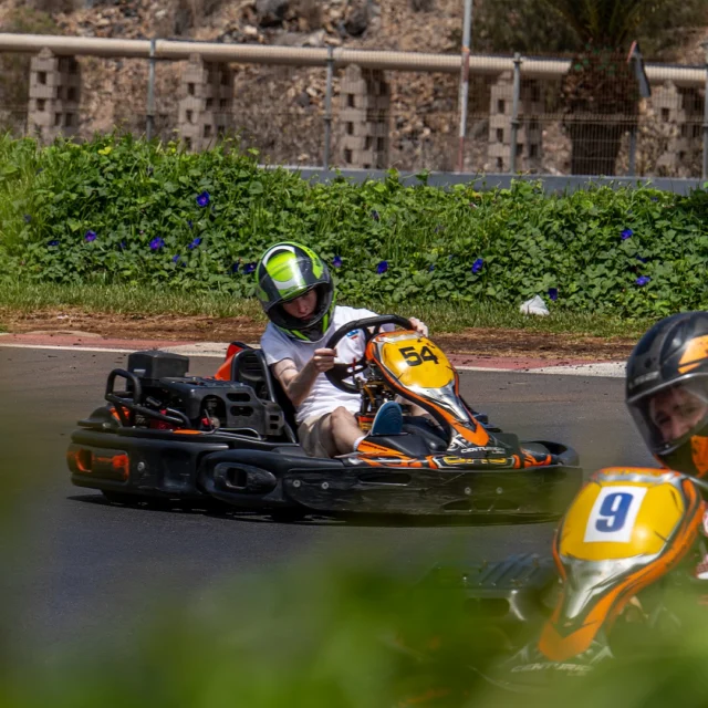 🔥🇪🇸 ¿Listo para soltar adrenalina y ponerte al volante como un verdadero piloto?En Karting Club te espera una experiencia única a toda velocidad: curvas, emoción y risas aseguradas con tu equipo.Ideal para grupos, cumpleaños o simplemente para salir de la rutina.📍¡Ponte el casco y ven a vivir la emoción de la pista!🔥🇬🇧 ¿Listo para desatar la adrenalina y correr como un profesional?En Karting Club, la diversión a alta velocidad, las curvas cerradas y los momentos inolvidables con tu equipo están garantizados.Ideal para grupos, cumpleaños o simplemente para salir de la rutina.📍¡Coge tu casco y siente la emoción!#KartingClub #FullGas #AdrenalinaTotal #SpeedVibes #TrackDay #RacingTime #WeekendPlan #GoKartLife #FeelTheSpeed