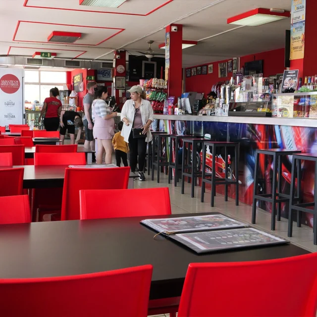 🎉¡Cumpleaños con velocidad incluida! 🏎️🔥Swipe para descubrir cómo puedes celebrar tu día a lo grande... ¡en la pista de karting! 🏁🥳Desde la emoción de las carreras hasta el ambiente único, en Karting Club Tenerife hacemos que tu cumple sea inolvidable.Ya seas niño, joven o adulto... ¡aquí todos celebran como campeones! 🏆🎈✔️ Zona para eventos y grupos✔️ Karts para todas las edades✔️ Packs personalizados✔️ Diversión, competición y muchas risas¿Preparado para soplar las velas con olor a neumático quemado? 🎂💨📍Reserva tu fecha y vive un cumpleaños diferente en Tenerife.#KartingClubTenerife #CumpleañosDiferente #CumpleañosEnTenerife #PlanazoConAmigos #AdrenalinaTotal #TenerifeConNiños #EventosConVelocidad #CelebracionesOriginales #DiversiónSobreRuedas #CumpleKarting
