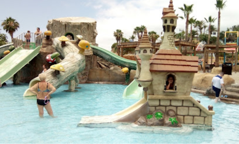 Parada de bus de Aqualand Park